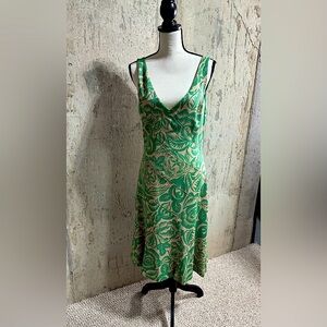 Tracy Reese Floral fit and flare V-neck with seaming detail and size zip Size 10